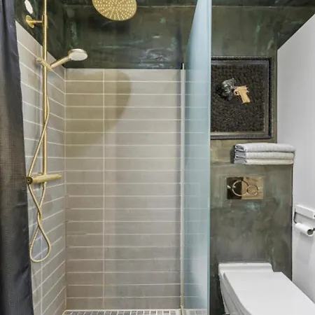 - Cozy House, 10 Min From Center